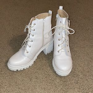 Soda Brand White zipper detail Boots